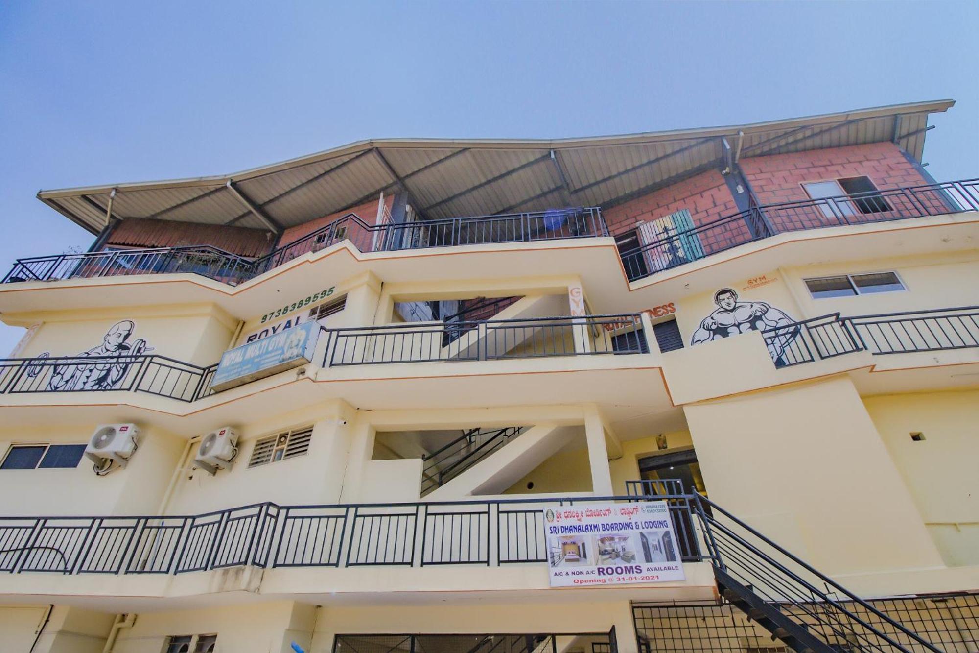 Oyo 79181 Sri Dhanalakshmi Boarding & Lodging Bangalore Eksteriør billede