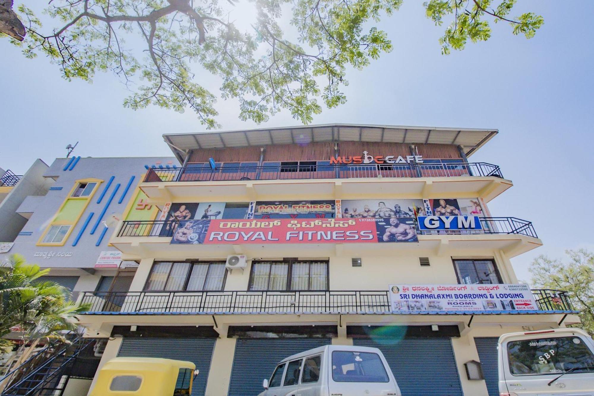 Oyo 79181 Sri Dhanalakshmi Boarding & Lodging Bangalore Eksteriør billede