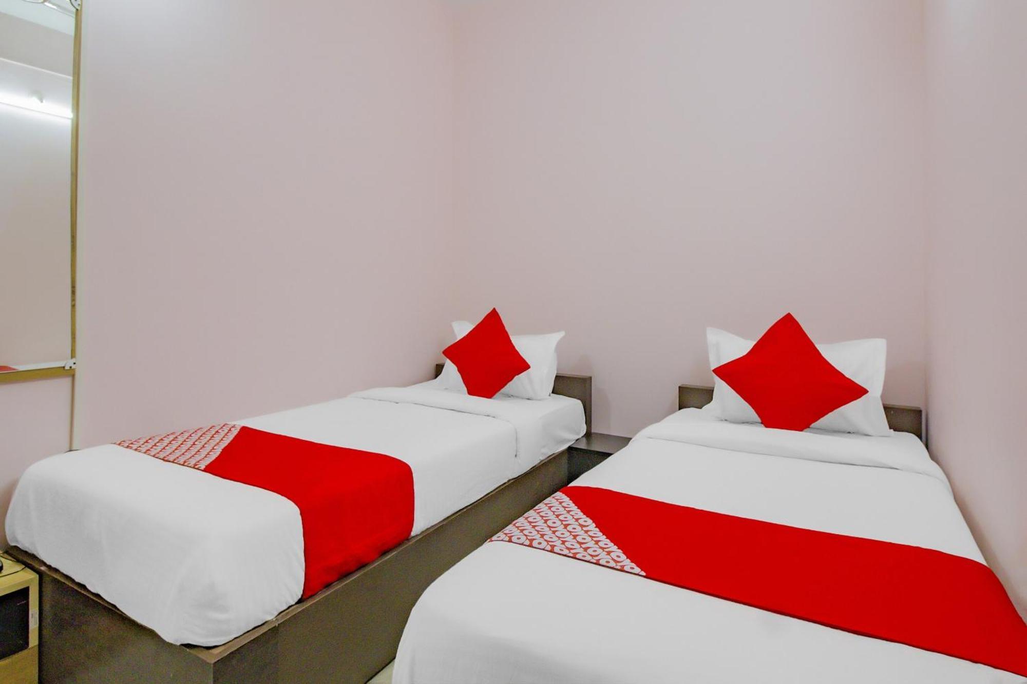 Oyo 79181 Sri Dhanalakshmi Boarding & Lodging Bangalore Eksteriør billede