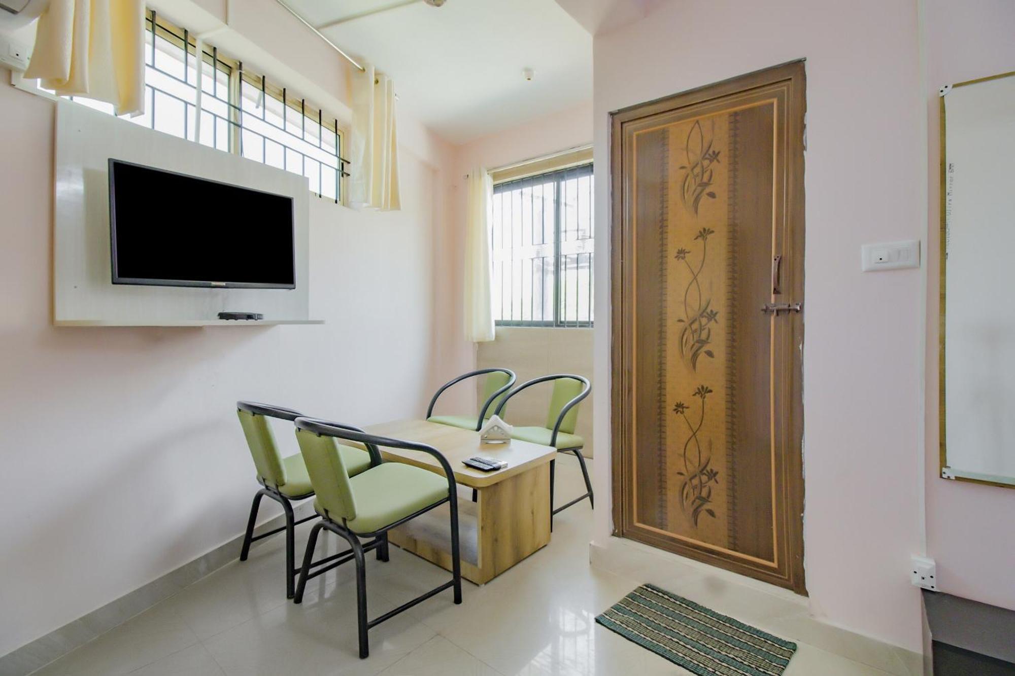 Oyo 79181 Sri Dhanalakshmi Boarding & Lodging Bangalore Eksteriør billede