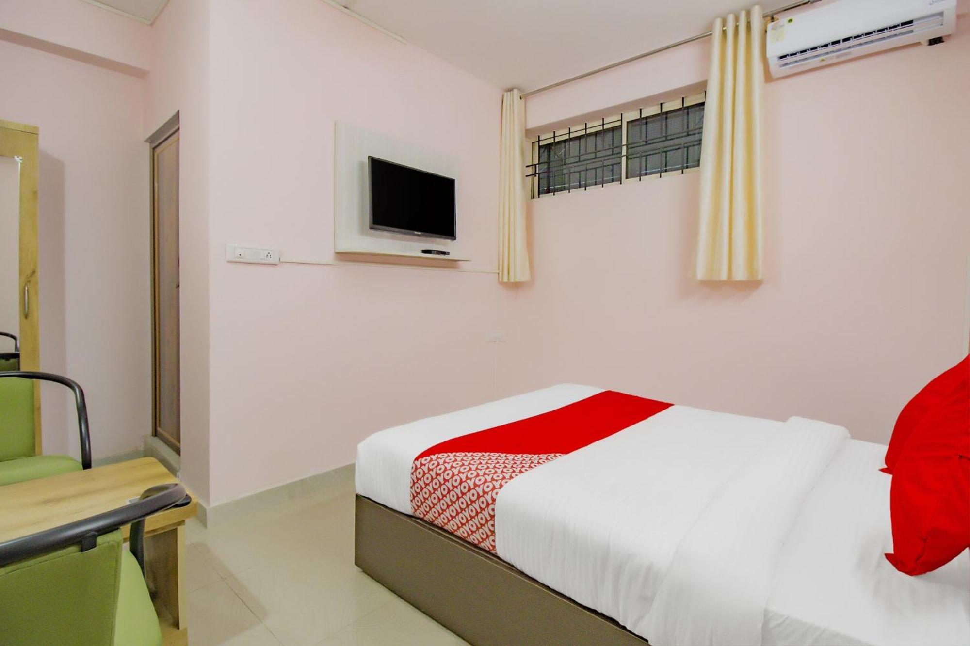 Oyo 79181 Sri Dhanalakshmi Boarding & Lodging Bangalore Eksteriør billede