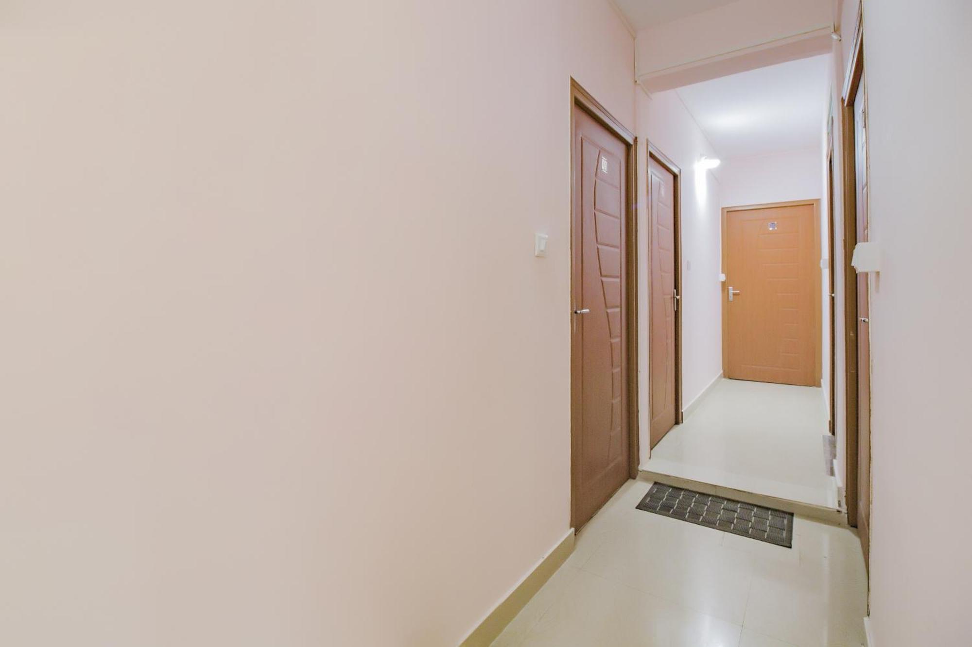 Oyo 79181 Sri Dhanalakshmi Boarding & Lodging Bangalore Eksteriør billede