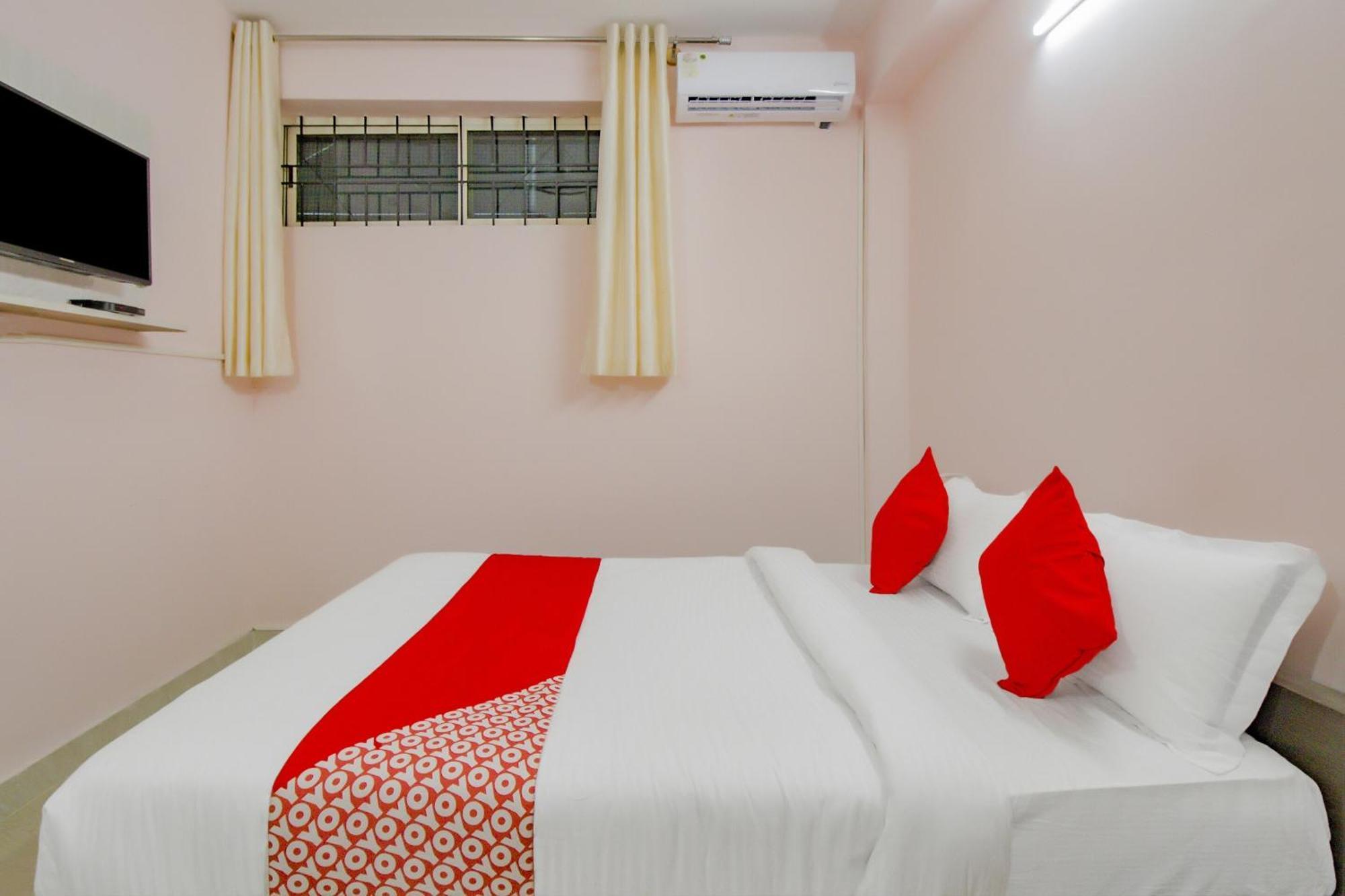 Oyo 79181 Sri Dhanalakshmi Boarding & Lodging Bangalore Eksteriør billede