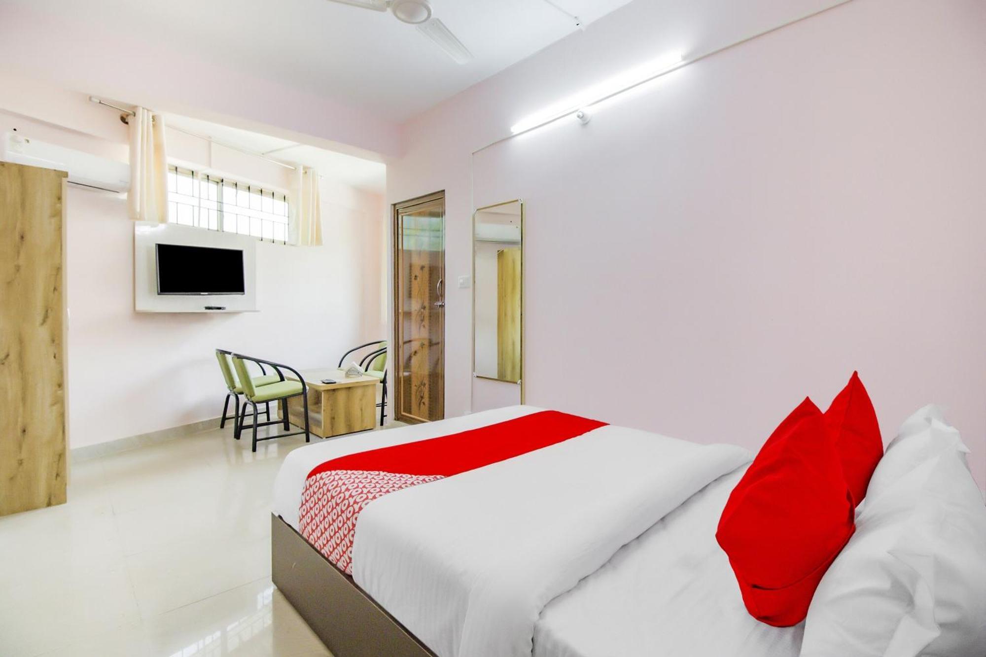 Oyo 79181 Sri Dhanalakshmi Boarding & Lodging Bangalore Eksteriør billede